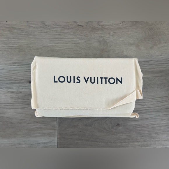 Never Been Used Louis Vuitton Felicie Pochette Crossbody - Picture 5 of 6